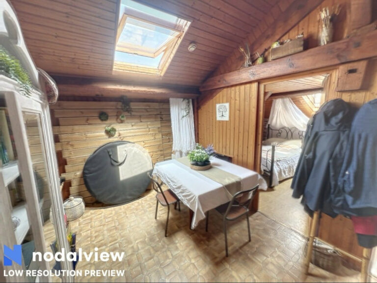 Appartement lumineux de 25 m² (loi Carrez) / 30 m² au sol, situé au dernier étage dans le quartier Saint-Esprit à Bayonne